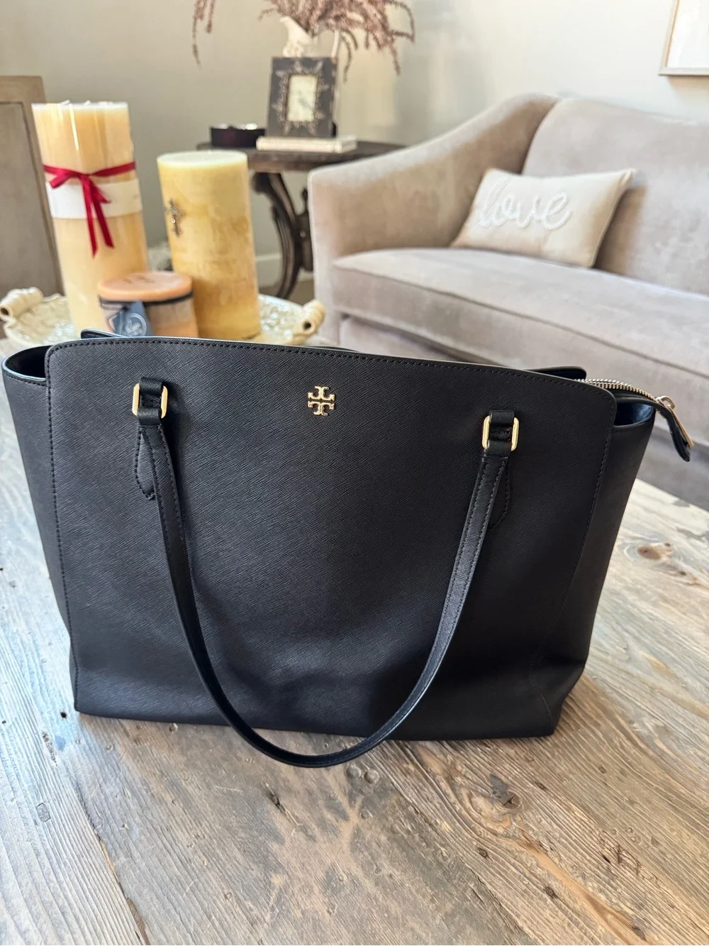 Excellent Tory Burch Black Saffiano Leather Emerson Top Zip Tote with Gold Logo - Picture 1 of 16